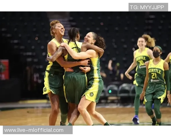 李月汝携手斯图尔特与奥贡鲍尔共战Unrivaled联赛展现强大实力